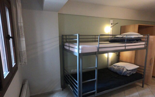 Arabas —  Hostel