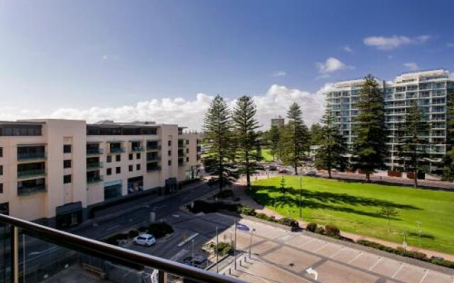 Glenelg Holiday Apartments-Pier