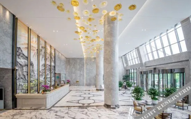 Vienna International Hotel (Wuhan Workers' Culture Palace Jiyuqiao Metro Station)