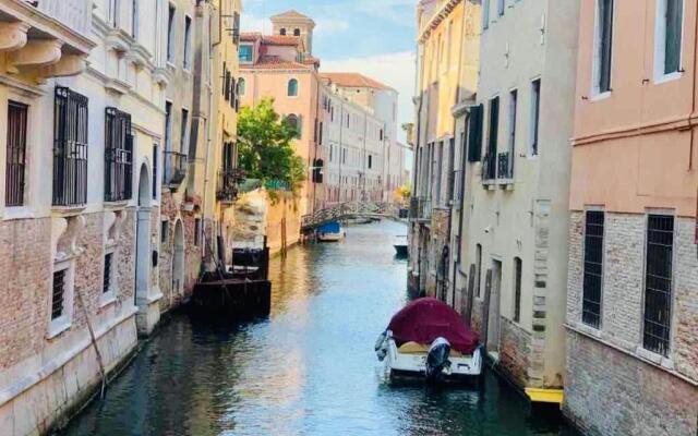 Dreaming Venice Apartment