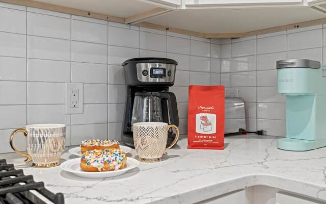 Modern & Comfy - 5* - Location Game Room