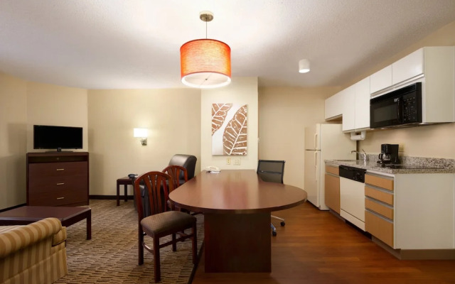 Hawthorn Suites by Wyndham Chicago Schaumburg