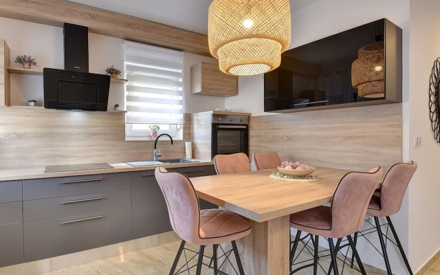 Modern Apartment With Terrace