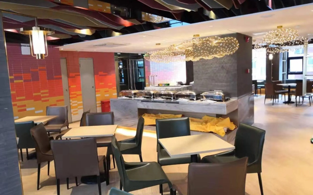 Ibis Styles Hotel (Chaozhou Avenue Archway Branch)