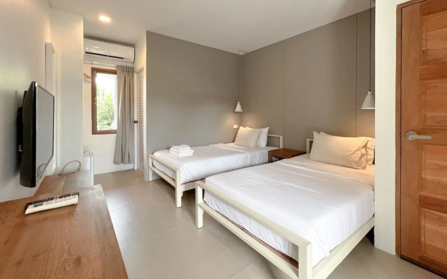 SUNKISS pool.bed.cafe