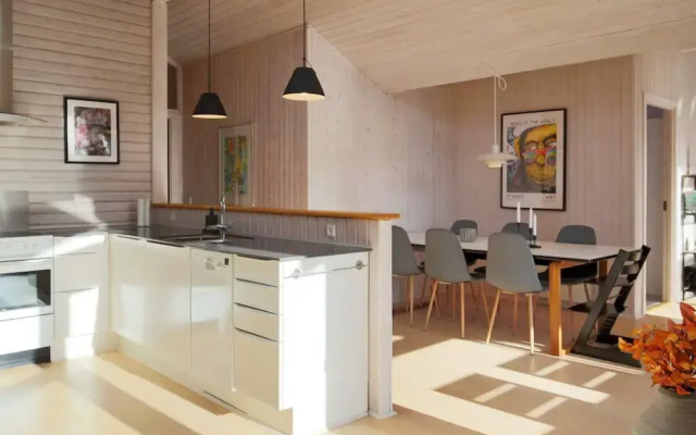 8 Person Holiday Home in Dronningmolle
