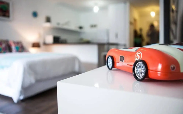 Minimalistic Green Point Studio Apartment