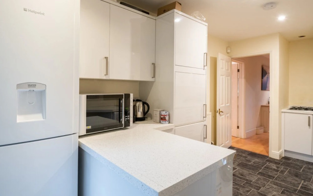 Charming Wimbledon Park Home close to Putney Heath