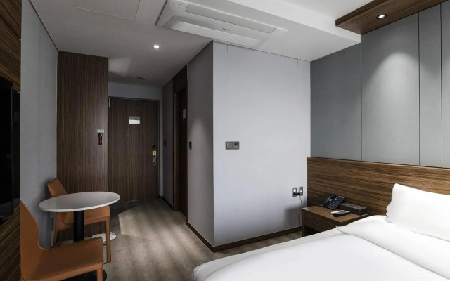 Western Grace Hotel