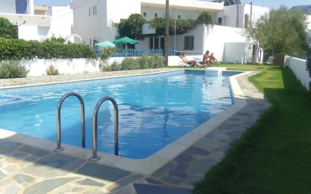 Calma Apartments & Studios