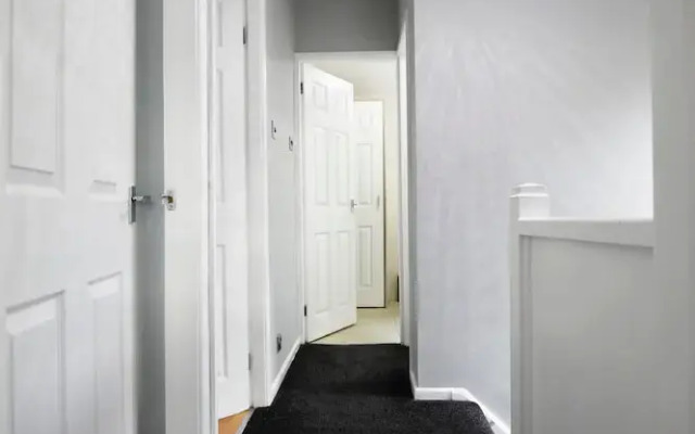 Spacious House for Relocating - Workers - Families