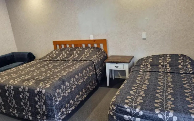 Crusoe's Motel