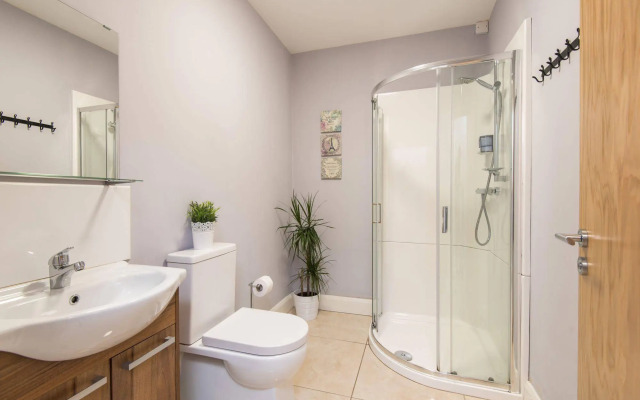 Giant Serviced Apartments