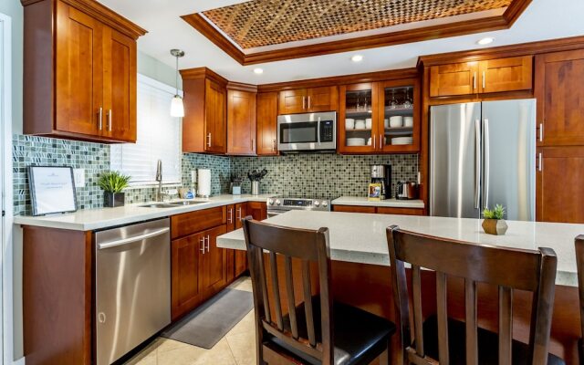 Pacific Shores B406 by RedAwning