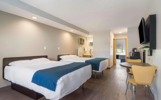 Motel 6 Victoria Airport Saanichton