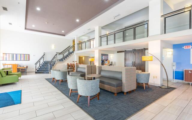Holiday Inn Express & Suites Bradenton West by IHG