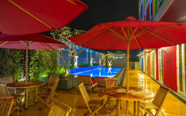 Front One Hotel Purwodadi