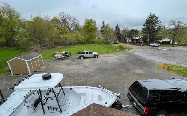 Riverside Motel
