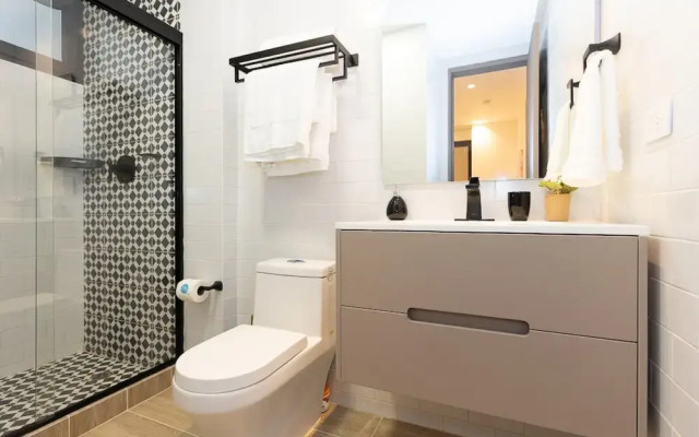 The Elegant Condo by Acomodo