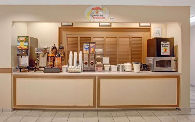 Super 8 by Wyndham Olive Branch