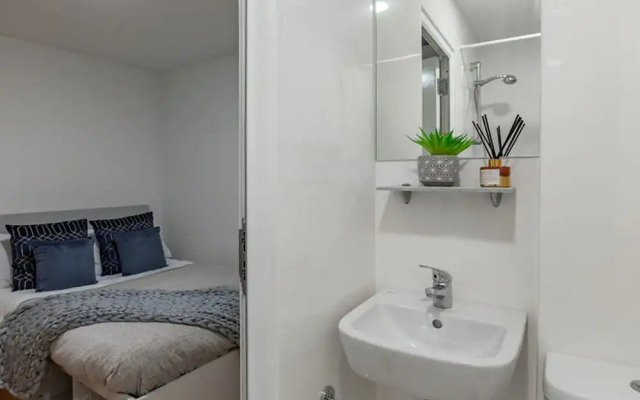 Rooms & Studios for STUDENTS Only BOLTON