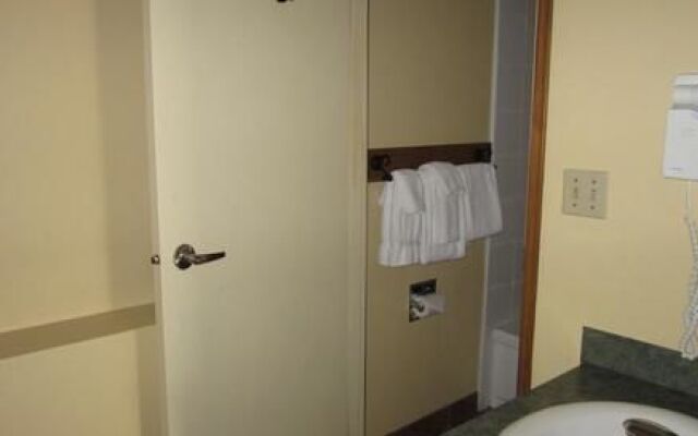 The Pinecone Inn & Suites