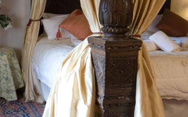 Bickleigh Castle Hotel