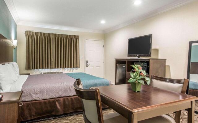 Rodeway Inn & Suites LAX