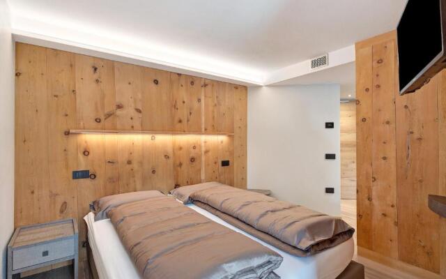Wood Mountain Planet Suite House