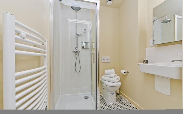 Bright Mezzanine Apartment Near Camden Lock