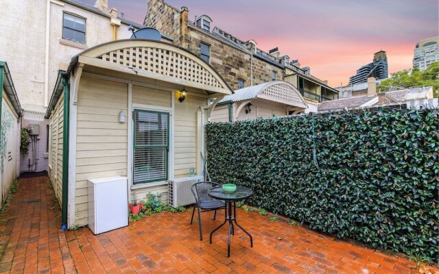 Waterview Terrace in Historic Rocks