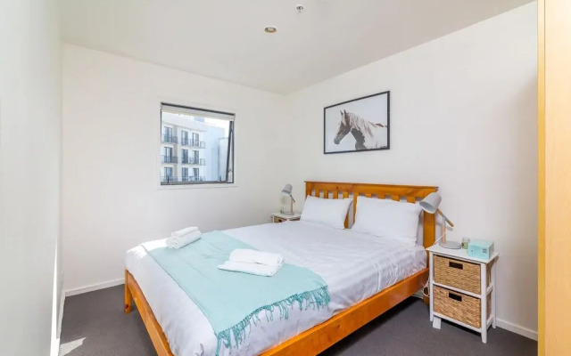 JHT - Carpark, 2 BRM Apartment, Next to Uni
