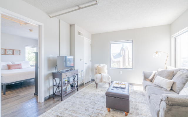 King Bed Free Parking Gym Views