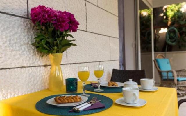 Apartment Hitri - One Bedroom Apartment With Terrace and Garden View