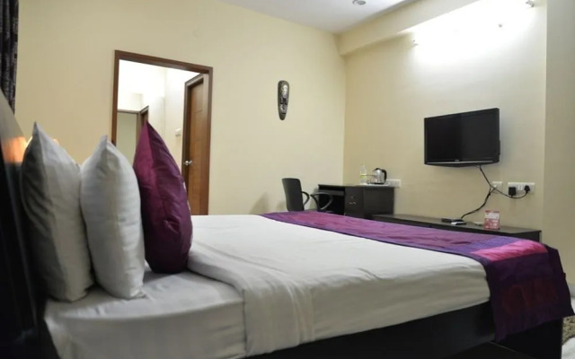 OYO 1749 Apartment Hotel Gayatri Nest