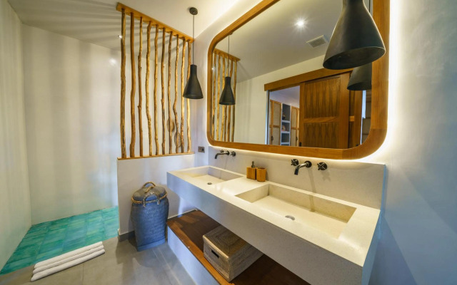 Villa Mango 3 - Amazing 4-bdr Villa in Berawa ! PERFECT LOCATION !