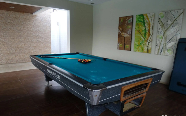 Holiday Suites Hotel & Resort