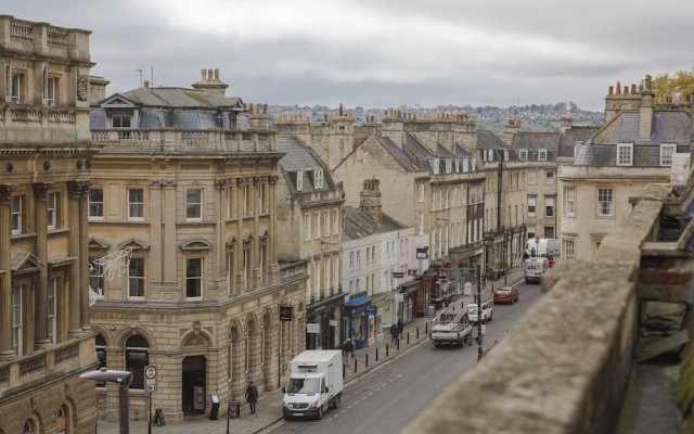 Impeccable 4-bed Apartment in Central Bath