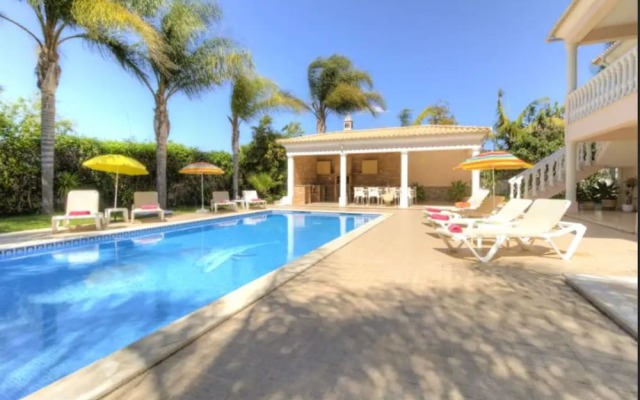 Villa - 5 Bedrooms with Pool - 107747