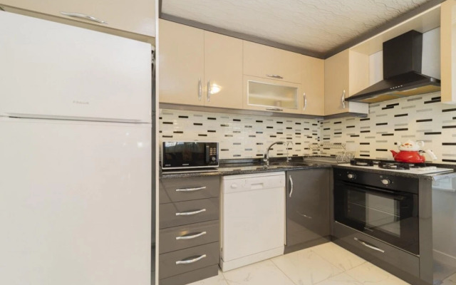 Villa With Private Pool Near Airport in Muratpasa