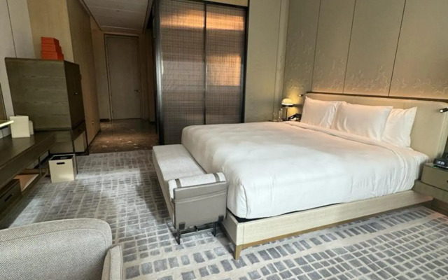 Narcissus The Royal Hotel