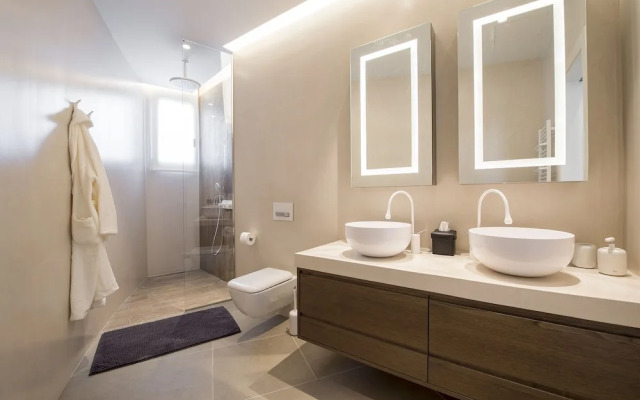 Captivating 5br Pool Villa Close Navarino Golf