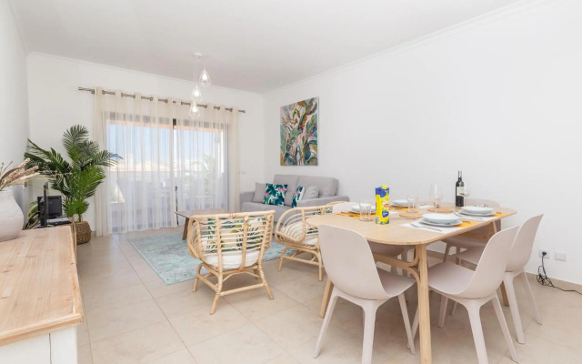 Santa Maria Apartment at Porto de Mos beach