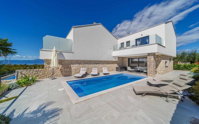 Villa MARIA with heated swimming pool