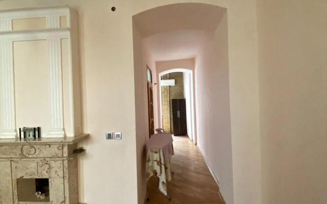 Cozy Old City Apartment