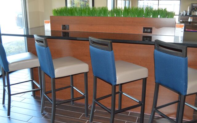 Comfort Inn & Suites Covington - Mandeville