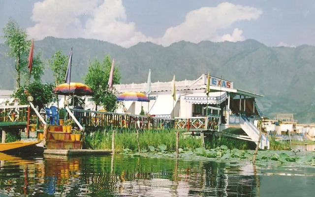 Texas Houseboats, Dal Lake
