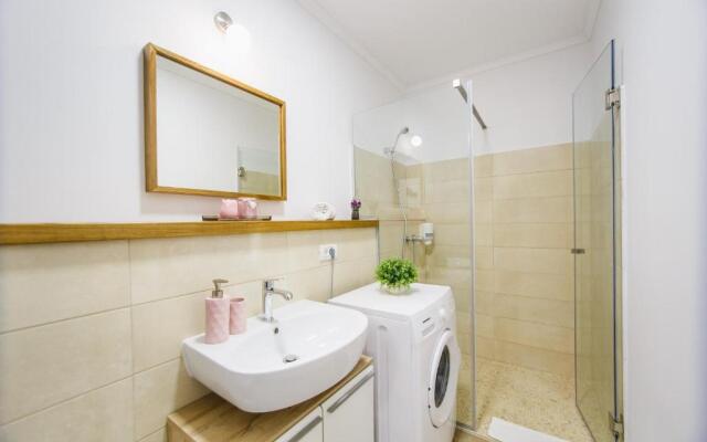 Lovely Home at West Residence