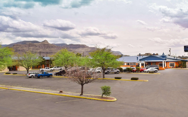 The Classic Desert Aire Hotel