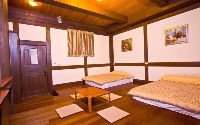 Maple Leaf Holiday Villa